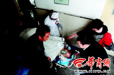 路虎车恶意肇事环卫车司机遭碾轧