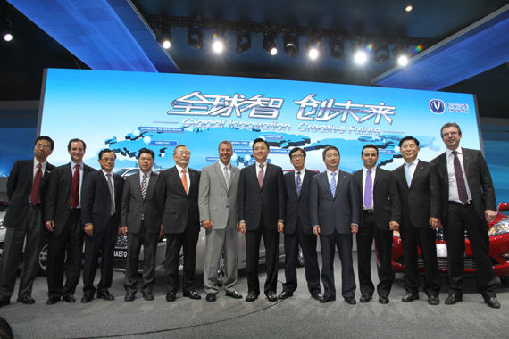 长安汽车携五款新车亮相2012北京车展