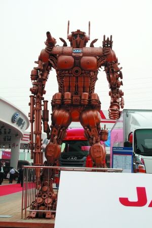 2012北京车展花絮 “变形金刚”执勤
