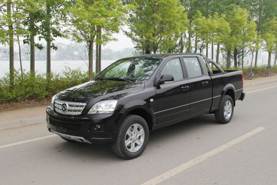 零距离感受国内皮卡巨无霸 黄海大柴神至尊版