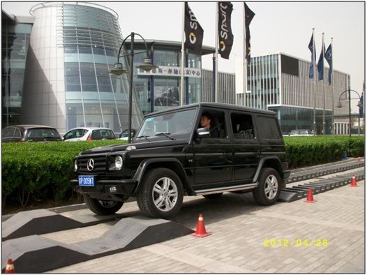 奔驰北京中心举办大型场地试驾活动