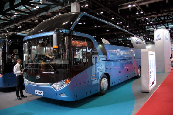 “4S”创新技术 大金龙发布新一代科技客车