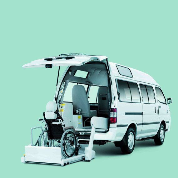 华晨汽车参展国际养老服务业博览会