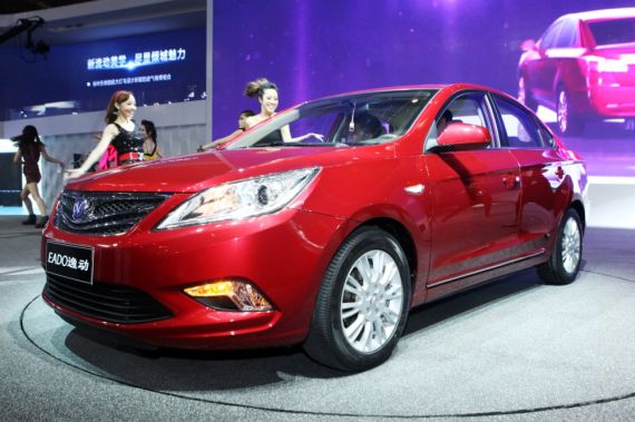 长安逸动：“俏”也要争春