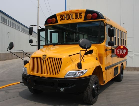 解读校车深层困境 见微知著献言