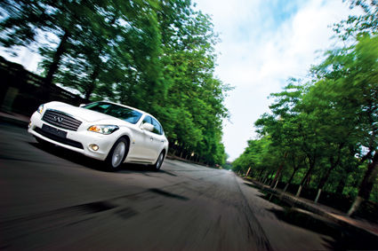 一专多能--试驾英菲尼迪M35hL(图)