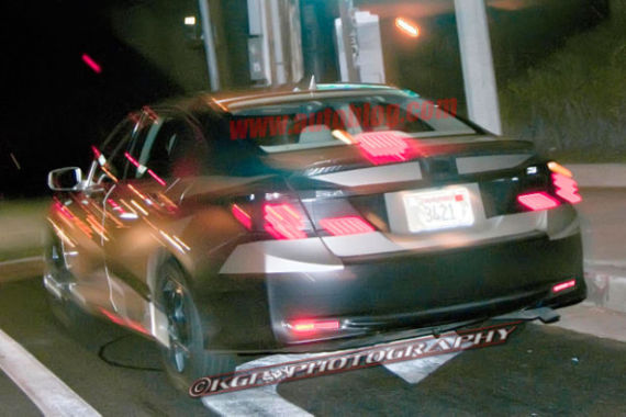 全新本田雅阁插入式混合动力版谍照曝光