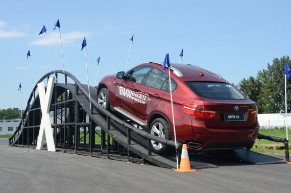 百余车友参与 燕宝举办BMW X5/X6试驾会