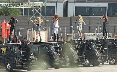 “辣妹”携手英伦TX4亮相奥运会闭幕式