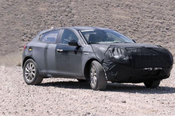 全新罗密欧跨界车谍照曝光 2013年上市