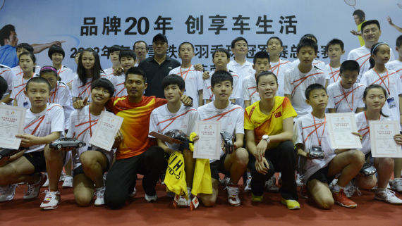 林丹亮相东风雪铁龙羽球赛 分享夺冠历程