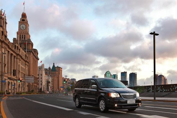 克莱斯勒携多款新车亮相成都车展