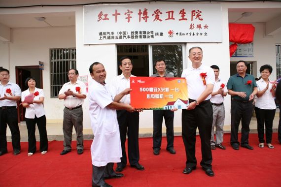 上汽通用五菱与通用中国携医疗志愿者再入百色