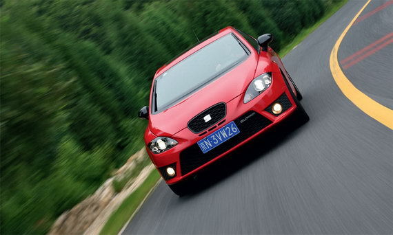 红色斗篷之下--试驾西雅特LEON CUPRA