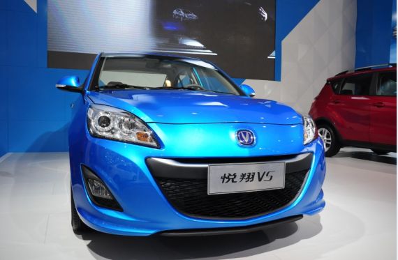 悦翔V5领衔 长安汽车两款新车亮相成都