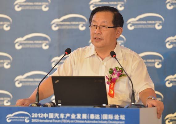 万钢：纯电驱动的转型是战略发展的机遇