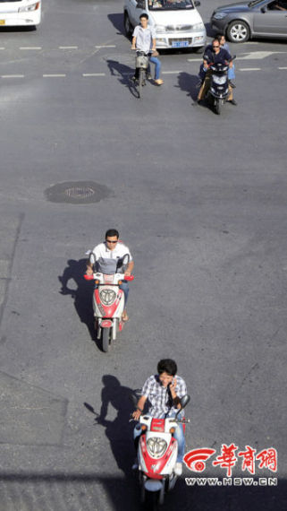 时速超20公里电动车划归机动车 须办驾照