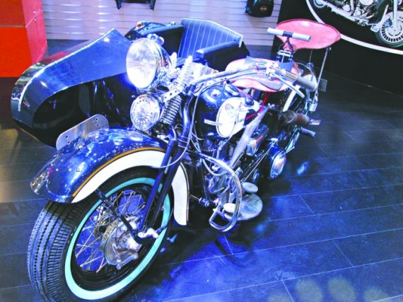 1946年版哈雷惊艳亮相成都车展8号馆