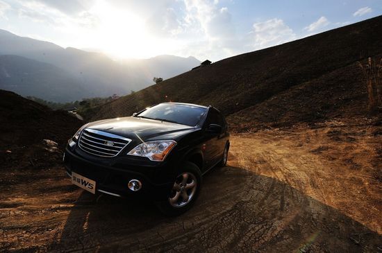 丈量边关 荣威W5用真诚和实力向英雄致敬