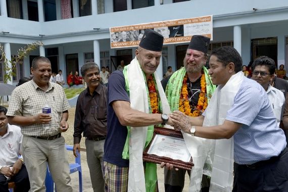 欧亚大陆之旅结束 风骏皮卡架设慈善桥梁