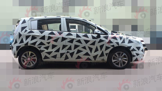 无钥匙启动加电子手刹 赛欧电动版谍照