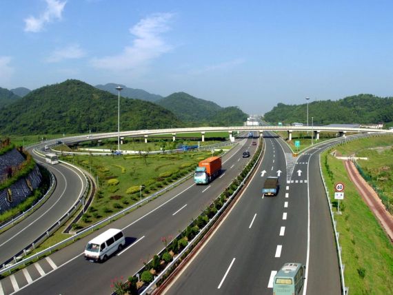 长假自驾游防堵有技巧 错峰出行更轻松