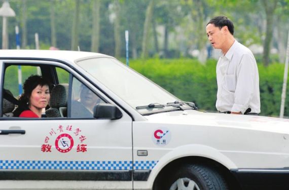 拟提高驾考难度:考完科目三再考一次理论