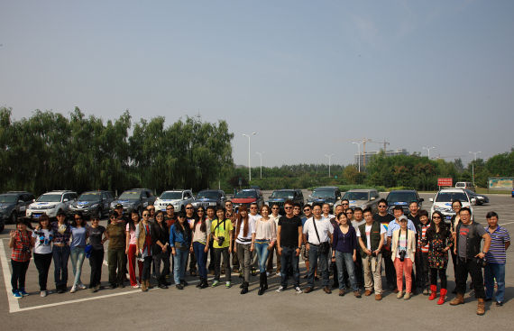 目标阿尔山 幻影女子车队向集结地进发