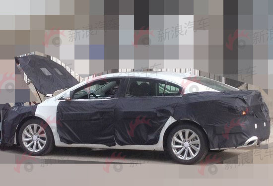 上海通用改款新君越内饰细节详曝光