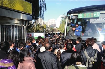 雨后风迟浓雾困城 京藏高速昨双向封闭