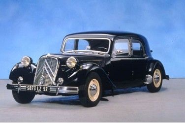 雪铁龙B2老爷车亮相法国时尚男装发布会