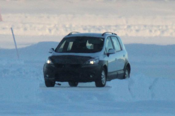 雷诺风景跨界版谍照曝光 日内瓦首发