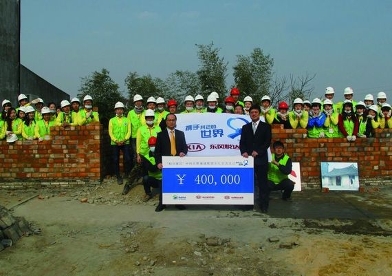 东风悦达起亚走进平湖 传递感动