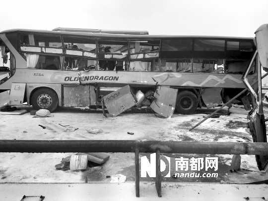 湖南常德高速路8车连撞已致15人死亡