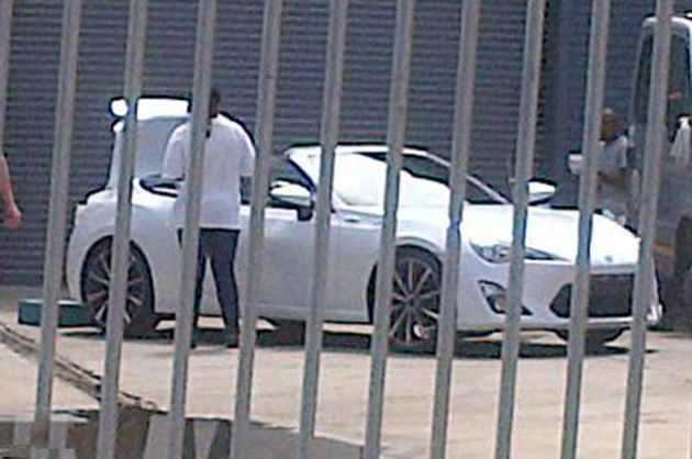 丰田GT86敞篷概念车无码谍照