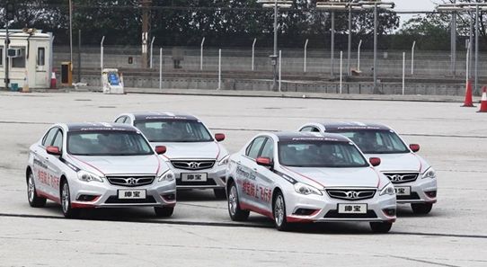 “绅宝”香港重启 “陆上飞行秀”