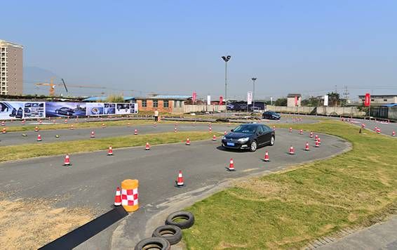 东风雪铁龙新C5极限驾驭福州站火热开场