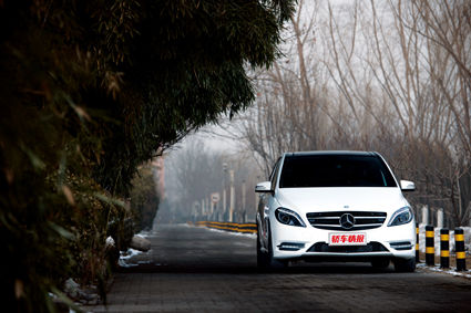 打破一切禁锢--试驾奔驰B200(图)