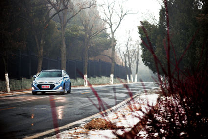 标“心”立异 试现代索纳塔混合动力车型