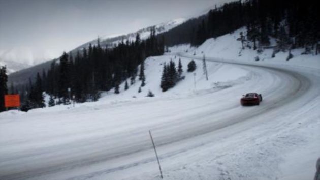 迈凯轮12C Spider 山路雪地弯道漂移表演