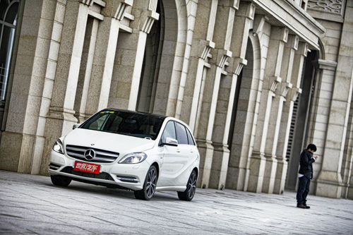 在路上--试驾MERCEDES-BENZ B200(图)