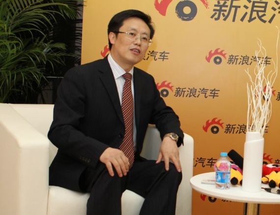 向连超：官员老坐大排量车观感不好