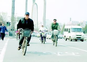 沈阳警方遏制“中国式过马路”出新招