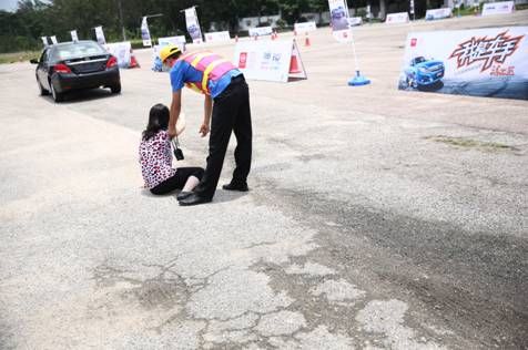 弃考哥“我是车手”梦想要靠牺牲亲妈和高考来圆？