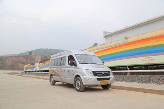 大爱通行 上汽大通化身光明行者