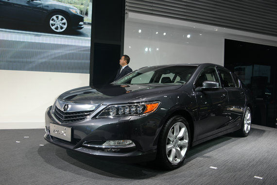 讴歌RLX深圳车展上市 售价85.8万元