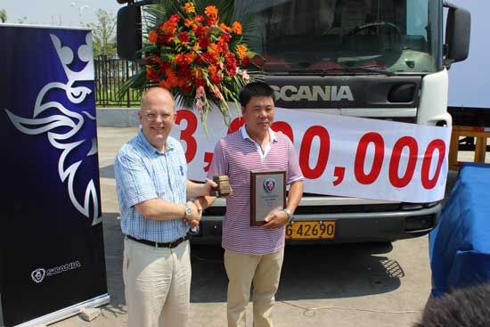 斯堪尼亚向行驶破300万公里重卡“授勋“