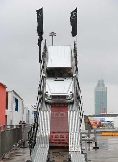奔驰登峰体验-G500挑战45°极限垂直攀爬