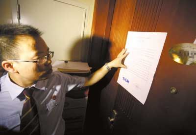 试驾撞墙毁了法拉利 司机拒赔封了一套房