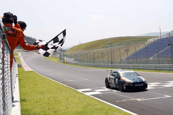 2013尚酷R杯韩国首战新仁济赛道告捷